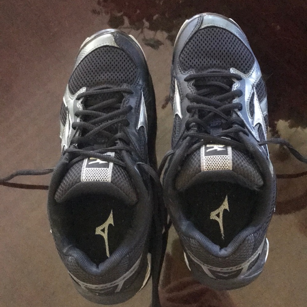 Mizuno volleyball shoes